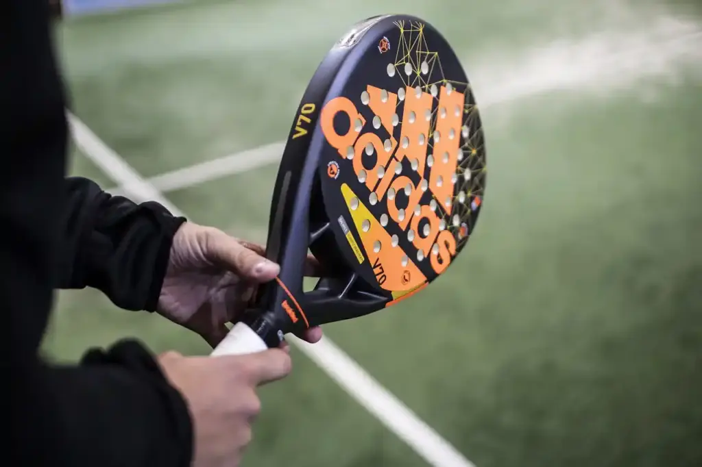 sort og orange padel bat